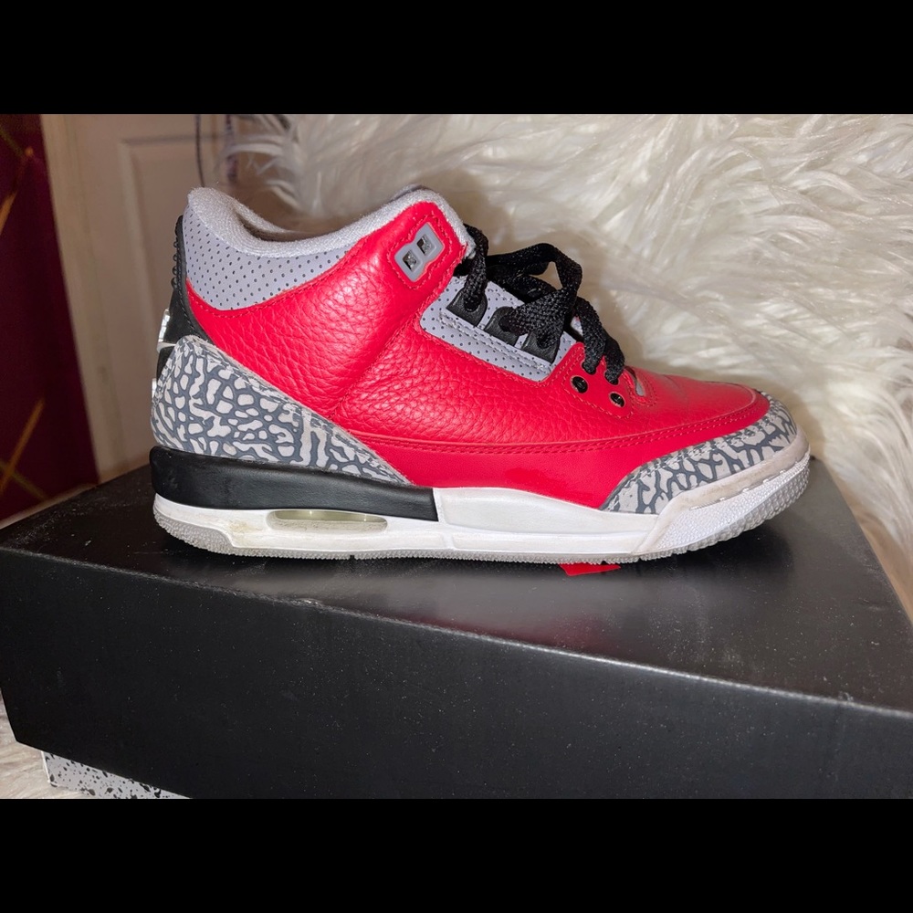 Air Jordan 3s “Red Cement/Unite” Gradeschool